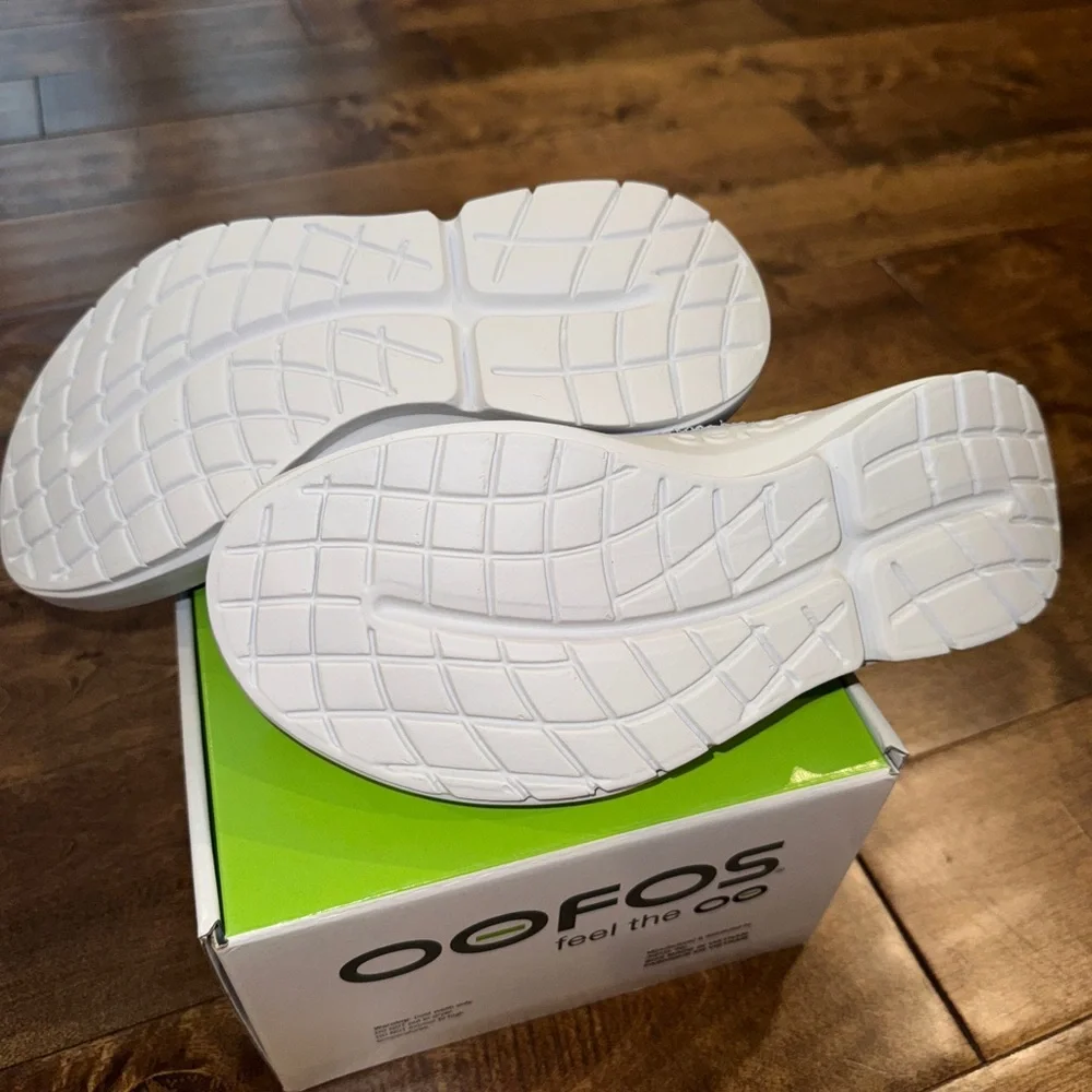 WOMEN'S OOFOS OOMG EEZEE LOW SHOE - NAVY Women’s 9 - Picture 4 of 6